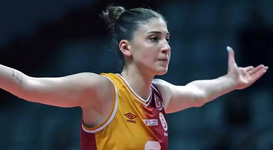 İlkin Aydın "Bu beni çok üzüyor" dedi Atatürk mesajı verdi 12